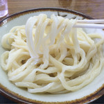 純手打ちうどん 利休  - うどん持ち上げ