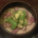 たべごと屋のらぼう - アボカドとベーコンの炊き込みご飯。