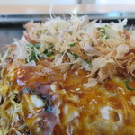 Okonomiyaki Aru - 鰹節をかけてみました