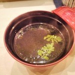 寿司処 しん - お椀　わかめのお吸物　※団扇海老の味噌汁の代替料理