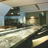 宗胡 - 店内の雰囲気。夜の店風ではある。