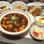 Fuyouen - 四川麻婆豆腐定食。四川風の激辛と普通のちょい辛が選べました。
                        本場の味が良かったので辛い方にしてみたら…なかなか辛かったです(^^