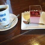 雪詩慕雲 - ラズベリーのムース、ブレンド珈琲