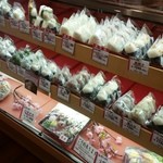 おむすび専科 - 店内のおむすびの種類がすごい！