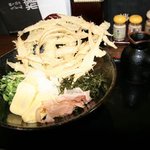 練り込みうどん「権」 - 冷やしぶっかけゴボウ天うどん