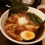 権現茶屋 - なかなか力強いスープの「八王子ラーメン (800円)」(2016/4 再訪)