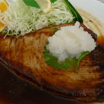 丸魚食堂 - マグロステーキ（アップ）