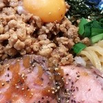 ローストビーフ油そば ビースト - 台湾まぜビースト