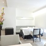 Élan - 店内のテーブル席の風景です