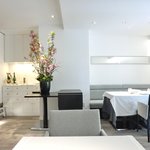 Élan - 店内のテーブル席の風景です