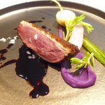 Élan - ランチコース 5940円 の青森県産バルバリー種の鴨ロースと東京小野菜