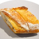 Élan - ランチコース 5940円 のパン