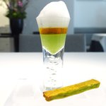 Élan - ランチコース 5940円 のフレッシュグリーンピースと生雲丹