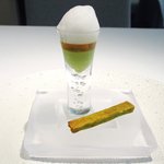 Élan - ランチコース 5940円 のフレッシュグリーンピースと生雲丹