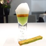 Élan - ランチコース 5940円 のフレッシュグリーンピースと生雲丹