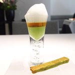 Élan - ランチコース 5940円 のフレッシュグリーンピースと生雲丹