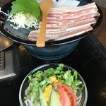 マーチ - お好み焼き・サラダ・デザート・白ご飯のランチ