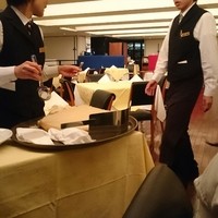 イタリア料理 Trattoria Mezzanino - シーザサラダのチーズ削り