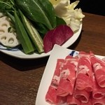 火鍋 小肥羊 - 野菜盛り合わせ 1,000yen・高級ラム肉 並 850yen('15.04)