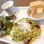 リード カフェ - 【本日の自家製生パスタ】（大葉のペースト ジェノベーゼ風パスタ）