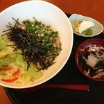 味工房 扇屋 - 野菜たっぷり豚塩丼880円