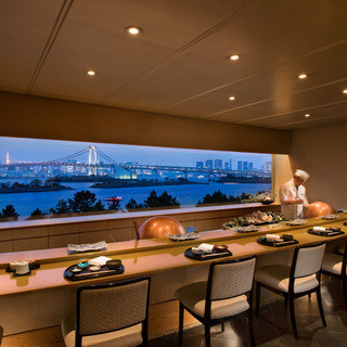 Tempura counter with only 10 seats and a spectacular view