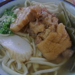 そば処 かじまやー - かじまやーそば。　ソーキ、三枚肉、てびちが乗ってます。