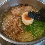 塩ラーメン淡麗　750円