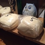 大地のうどん - カウンターの上に熟成中の麺