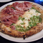 エンボカ 軽井沢 - ピザ（プロシュートと季節限定のピザ　アスパラ）