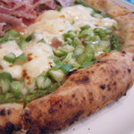 エンボカ 軽井沢 - 季節限定のピザ　アスパラ