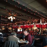 The Bull Pen - 店内（クリスマス、昼）