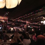 The Bull Pen - 店内（クリスマス、夜）