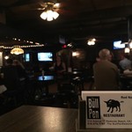 The Bull Pen - 入ってすぐのバー　