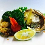 Grilled live abalone with butter