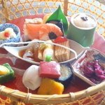 韻松亭 - 花籠膳「月」2,600円。