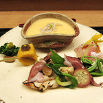 白 - 4】八寸:湾内蛍いか 寒平目 茶碗蒸 しろ魚踊り煮 カボチャ田楽(3月夜コース)