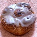 パン屋カフェ キャトル - ベーカリーコーナー：シナモンのパン