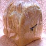 パン屋カフェ キャトル - ベーカリーコーナー：名物キャトルの熟トースト