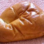 パン屋カフェ キャトル - ベーカリーコーナー：クリームパン