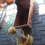 鬱花 - 床に置かれたアンティーク家具
      