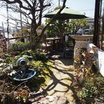 鬱花 - 庭とテラス席