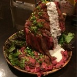 アメリカンダイニング レッド ネック - ナツメグさんのローストビーフ丼メガ盛り