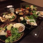 アメリカンダイニング レッド ネック - みんなのお皿が集合〜♪