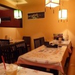 インドレストランラスミ - ラスミ　奥の方の席。