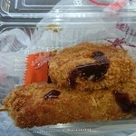 いい菜&ゼスト - 串カツとコロッケ、合わせて150円！  ソースは言えば付けてくれます。