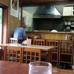 ゆうき - テーブル席、カウンター席