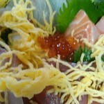 米村鮮魚店 - 海鮮丼は500円と300円。