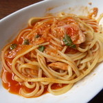 ナポリの食卓 - ベーコンとツナのトマトソース大葉風味