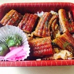 静岡うなぎ漁業協同組合 - 鰻足(まんぞく)弁当！！添付の粉山椒をかけて♪